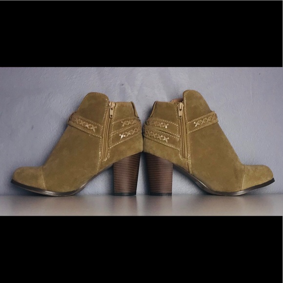 Chase & Chloe Andrea Whipstiched Bootie Taupe Sz 8 - Picture 2 of 6